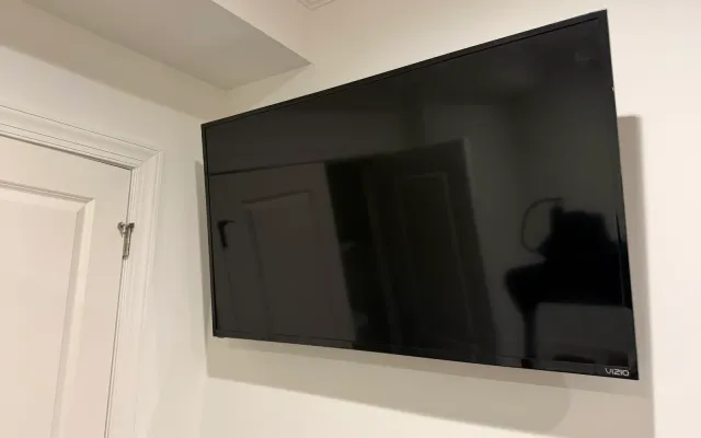 Condo & High-Rise TV Mounting in Miami: HOA Rules, COI, and Concrete